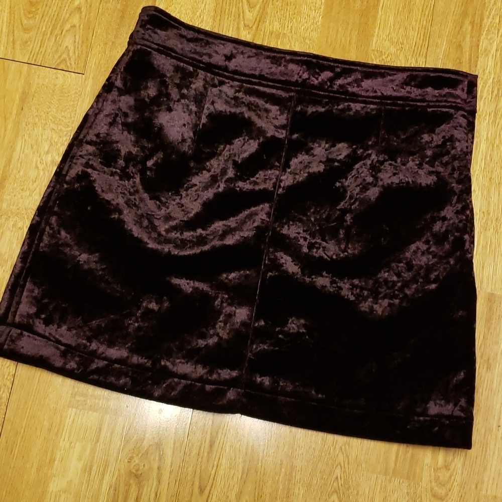 Storia purple crushed velvet mini skirt sz large